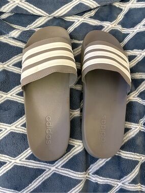 Men’s 10 adidas Slide